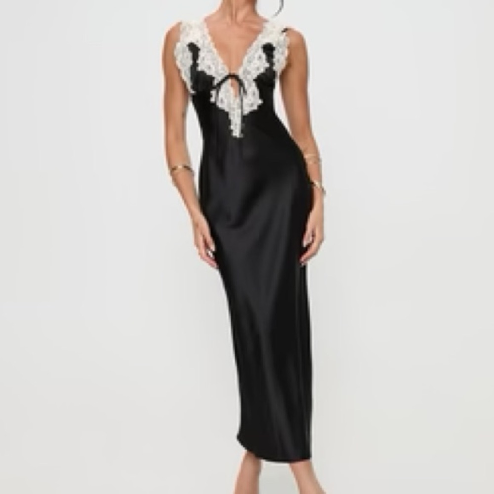 NWT Black and Cream Lace Maxi Dress - Picture 3 of 10